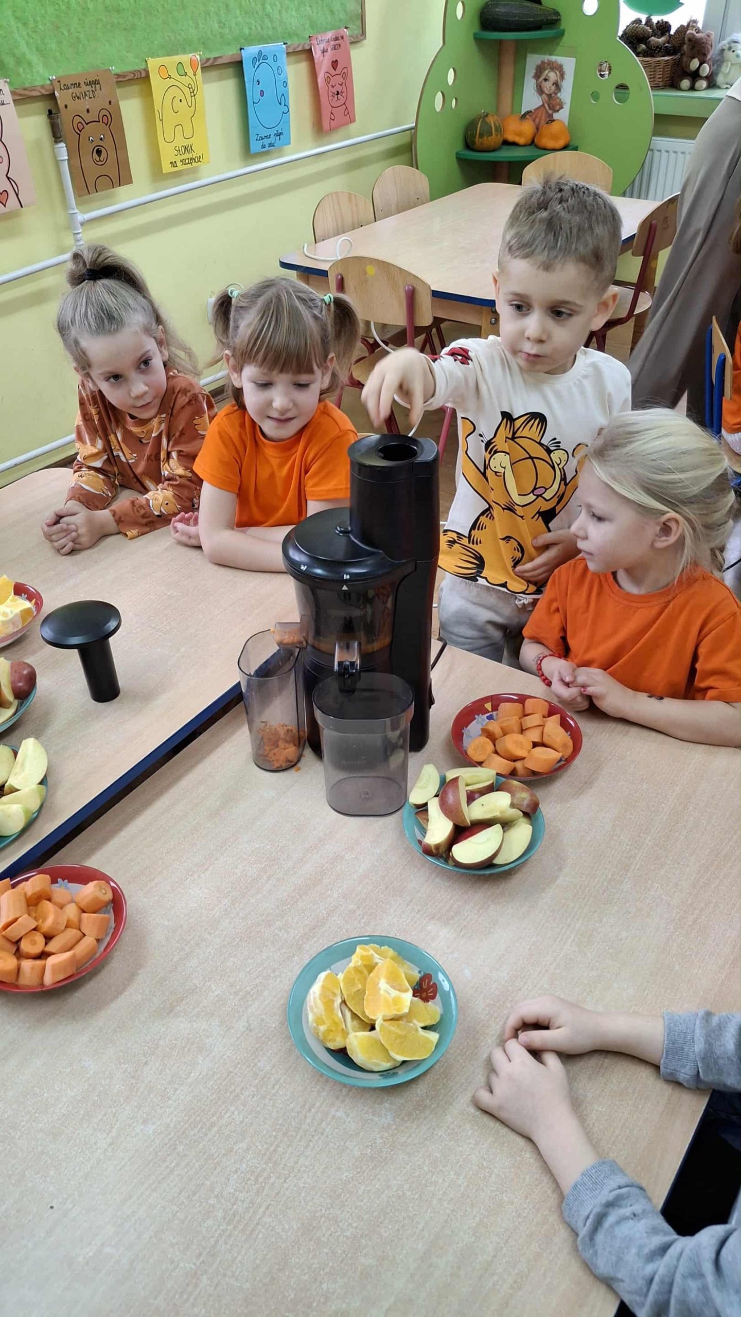 ZDROWO I WESOŁO W GRUPIE PIĘCIOLATKÓW